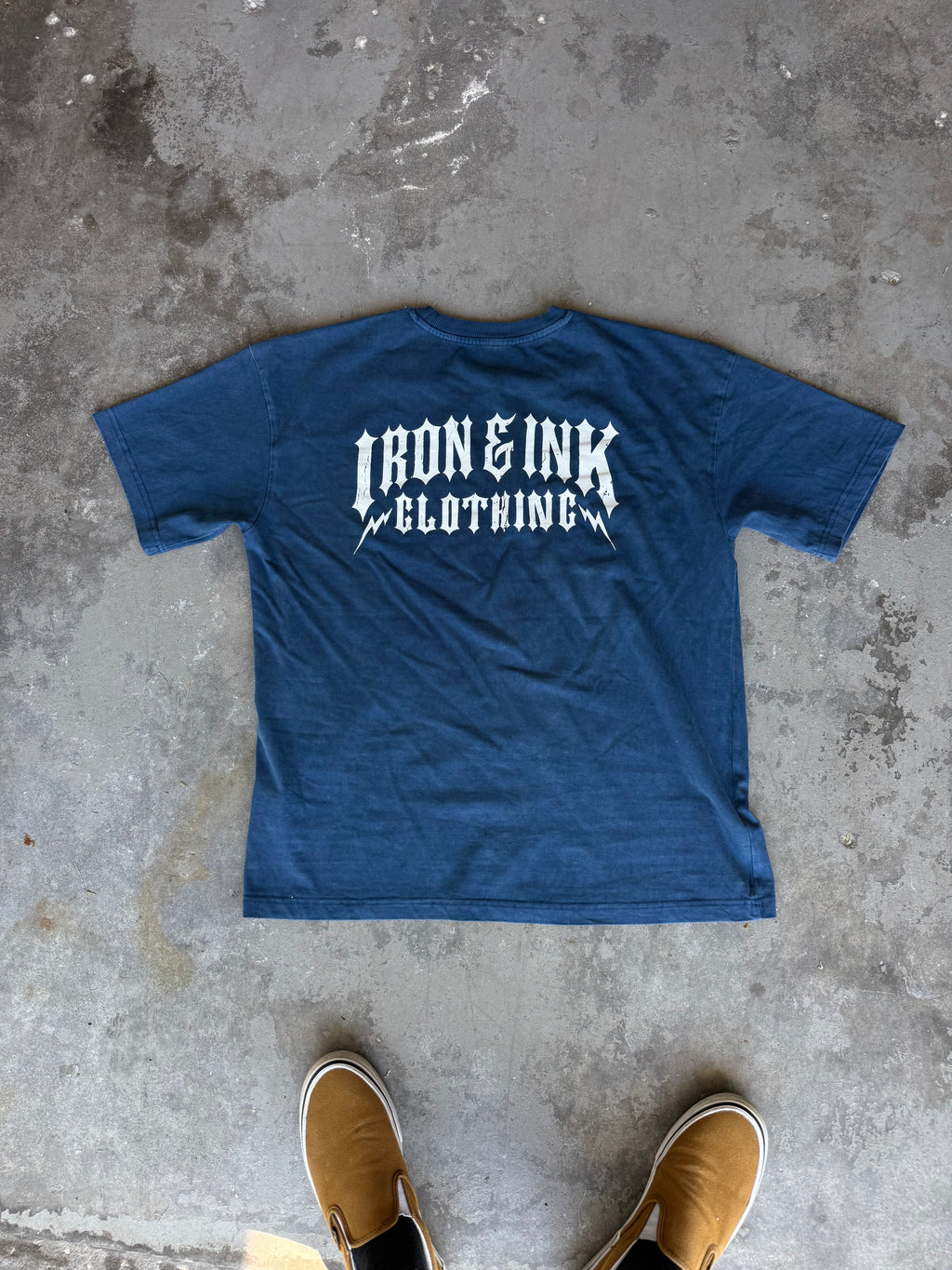 "bolt" garment dyed shirt- Cobalt blue